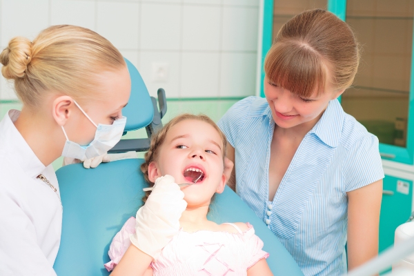 What Are The Benefits Of Visiting A Family Dentist?